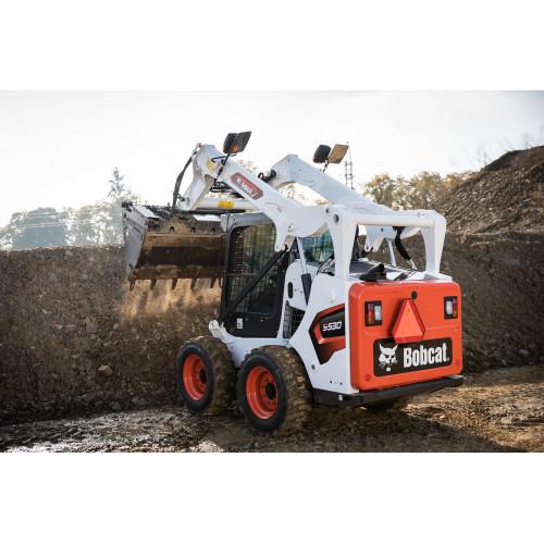 Аренда мини-погрузчика Bobcat S530 с ковшом